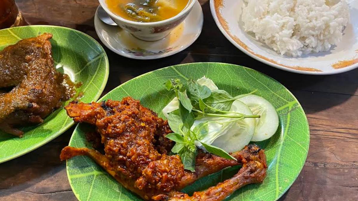Malam Nikmat di Jl. Tentara Pelajar: Warung Makan LEGO SARI yang Menggugah Selera
